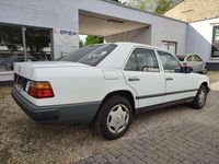 Gebraucht Mercedes E250 90 PS (66 kW) 1988 Weiß Limousine