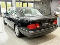 Używany Mercedes E240 Elegance 170 KM (125 kW) 1997 Czarny Sedan/Limuzyna