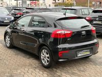 Gebraucht Kia Rio Spirit 86 PS (63 kW) 2016 Schwarz Kleinwagen