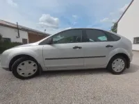 Używany Ford Focus Trend 80 KM (58 kW) 2005 Srebrny Sedan/Limuzyna