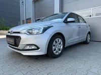 Gebraucht Hyundai i20 84 PS (61 kW) 2016 Silber Kleinwagen