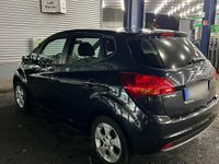 Gebraucht Kia Venga 90 PS (66 kW) 2014 Schwarz Kleinwagen