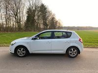 Gebraucht Kia Ceed 90 PS (66 kW) 2010 Weiß Kleinwagen