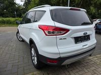 Gebraucht Ford Kuga Titanium 150 PS (110 kW) 2016 Weiß SUV