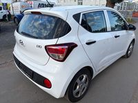 Gebraucht Hyundai i10 67 PS (49 kW) 2017 Weiß Kleinwagen