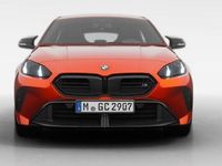 Neu BMW 135 Performance 300 PS (220 kW) 2025 Sakhir orange iii metallic Kleinwagen