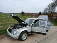 Gebraucht Mercedes E230 132 PS (97 kW) 1987 Silber Limousine