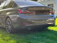 gebraucht BMW 330e 330Aut. Sport Line