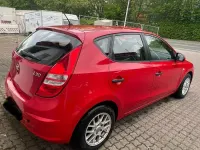 Gebraucht Hyundai i30 84 PS (61 kW) 2010 Rot Limousine