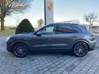 Gebraucht Porsche Cayenne 470 PS (345 kW) 2025 Quarzitgraumetallic SUV