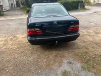 Gebraucht Mercedes E270 170 PS (125 kW) 2000 Schwarz Limousine