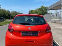 Gebraucht Peugeot 208 Active 82 PS (60 kW) 2017 Orange Kleinwagen