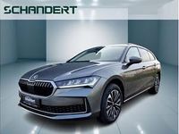 Neu Skoda Superb Selection 150 PS (110 kW) 2025 Grau (graphite grey) Kombi