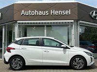 Gebraucht Hyundai i20 Comfort 101 PS (74 kW) 2023 Atlas white Kleinwagen