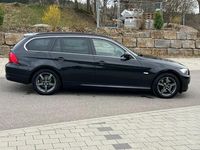 Gebraucht BMW 320 184 PS (135 kW) 2012 Schwarz Kombi