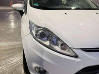 Gebraucht Ford Fiesta Titanium 82 PS (60 kW) 2011 Weiß Kleinwagen