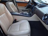 Gebraucht Jaguar XJ Premium Luxury 275 PS (202 kW) 2012 Grau Limousine