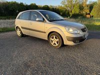 Gebraucht Kia Rio Basis 97 PS (71 kW) 2007 Silber Limousine
