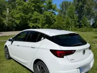 Używany Opel Astra Dynamic 150 KM (110 kW) 2017 Biały Sedan/Limuzyna