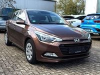 Gebraucht Hyundai i20 Classic 101 PS (74 kW) 2017 Braun Limousine