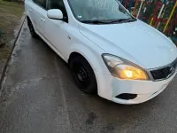 Gebraucht Kia Ceed 105 PS (77 kW) 2012 Weiß Kleinwagen