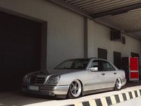 Gebraucht Mercedes E280 193 PS (141 kW) 1996 Silber Limousine