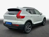 Neu Volvo XC40 Plus 163 PS (119 kW) 2026 Crystal weißperleffekt SUV