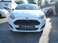 Gebraucht Ford Fiesta Ambiente 60 PS (44 kW) 2017 Weiß Kleinwagen