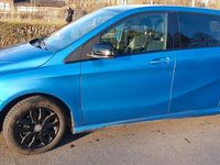 Gebraucht Mercedes B180 122 PS (89 kW) 2014 Blau Van / Kleinbus