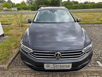 Gebraucht VW Passat Basis 150 PS (110 kW) 2022 Grau Kombi