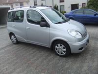Gebraucht Toyota Yaris Verso 84 PS (61 kW) 2003 Silber metallic Van / Kleinbus
