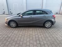 Gebraucht Mercedes A180 122 PS (89 kW) 2017 Grau Kleinwagen