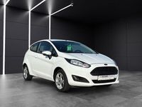 Gebraucht Ford Fiesta Trend 101 PS (74 kW) 2015 Weiß Kleinwagen