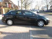 Gebraucht Toyota Avensis 126 PS (92 kW) 2010 Schwarz Limousine