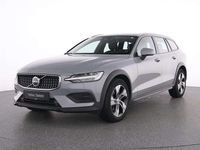 Gebraucht Volvo V60 CC Plus 197 PS (144 kW) 2023 Vapour grey / metallic Kombi