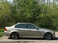 Gebraucht BMW 318 143 PS (105 kW) 2011 Braun Limousine