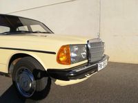 Gebraucht Mercedes 200 60 PS (44 kW) 1980 Beige Limousine