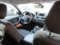 Gebraucht BMW 320 184 PS (135 kW) 2013 Weiß Limousine