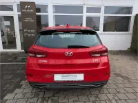 Gebraucht Hyundai i30 Trend 160 PS (117 kW) 2023 Rot Limousine