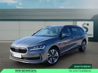 Neu Skoda Superb Selection 150 PS (110 kW) 2025 Graphitegrau metallic Kombi