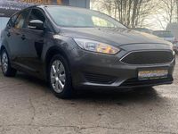 Gebraucht Ford Focus Ambiente 101 PS (74 kW) 2016 Grau Limousine
