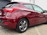 Gebraucht Hyundai i30 110 PS (80 kW) 2017 Rot Coupé