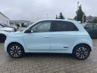 Second-hand Renault Twingo Techno 60 kW (82 CP) 2023 Albastru Hatchback