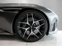 Gebraucht Aston Martin DB12 680 PS (500 kW) 2025 Magnetic silver Coupé