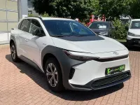 Gebraucht Toyota bZ4X Basis 150 kW (204 PS) 2023 Platinum white pearl mc. SUV