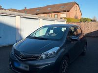 Gebraucht Toyota Yaris 69 PS (50 kW) 2014 Grau Kleinwagen