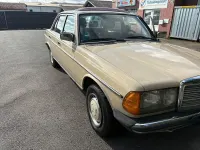 Gebraucht Mercedes 230 136 PS (100 kW) 1983 Gelb Limousine