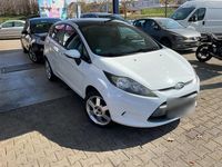 Gebraucht Ford Fiesta 80 PS (58 kW) 2009 Weiß Kleinwagen