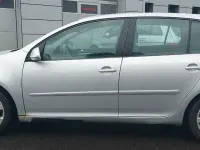 Second-hand VW Golf IV Sportline 102 CP (75 kW) 2004 Argintiu Berlinǎ