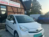 Gebraucht Toyota Verso-S Life 99 PS (72 kW) 2011 Weiß Van / Kleinbus